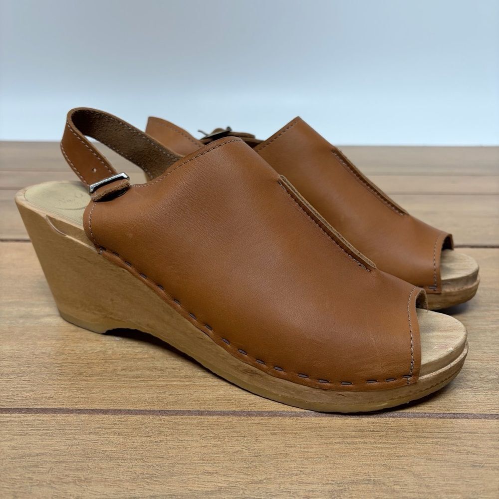 No. 6 Brand Front Seam Cognac Wood Platform